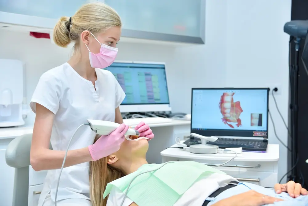 Cracked Tooth: Symptoms and Treatment Options